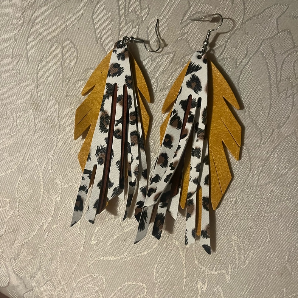 ✨Leopard Print and Gold Leaf Earrings✨